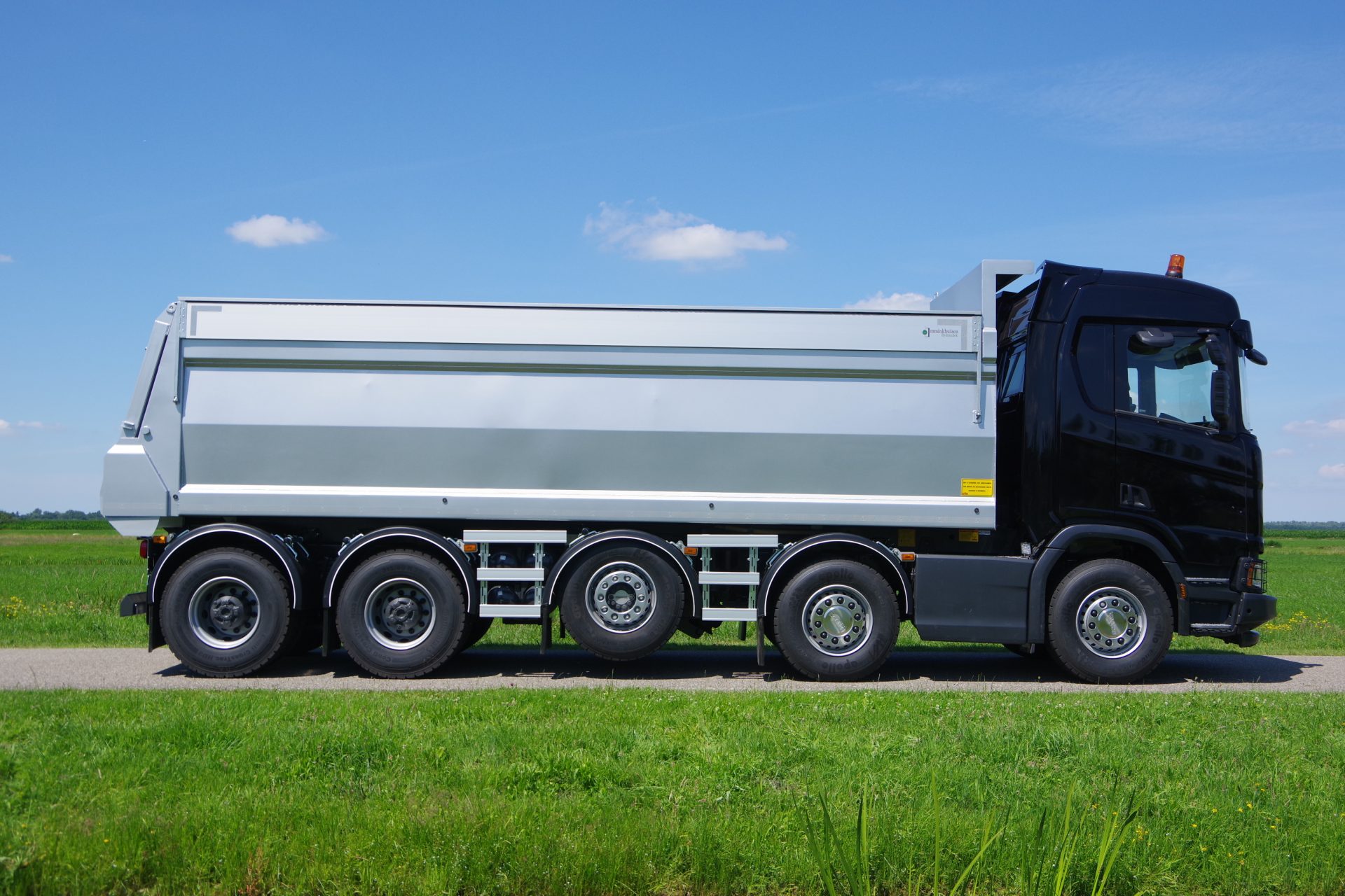 R 520 XT 10x4 midlift met Hyva rz