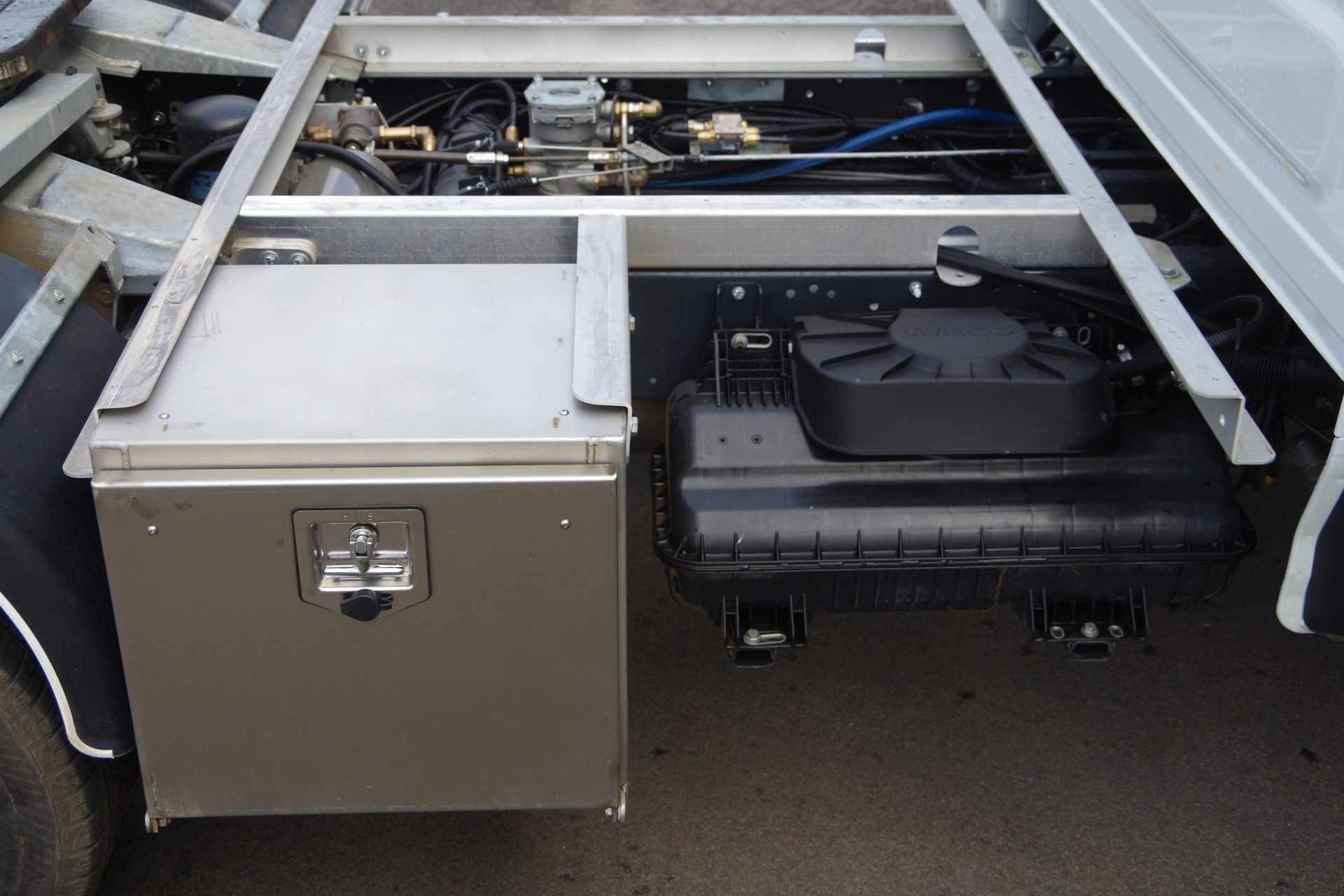 RVS Kist voor auto met adbleu h