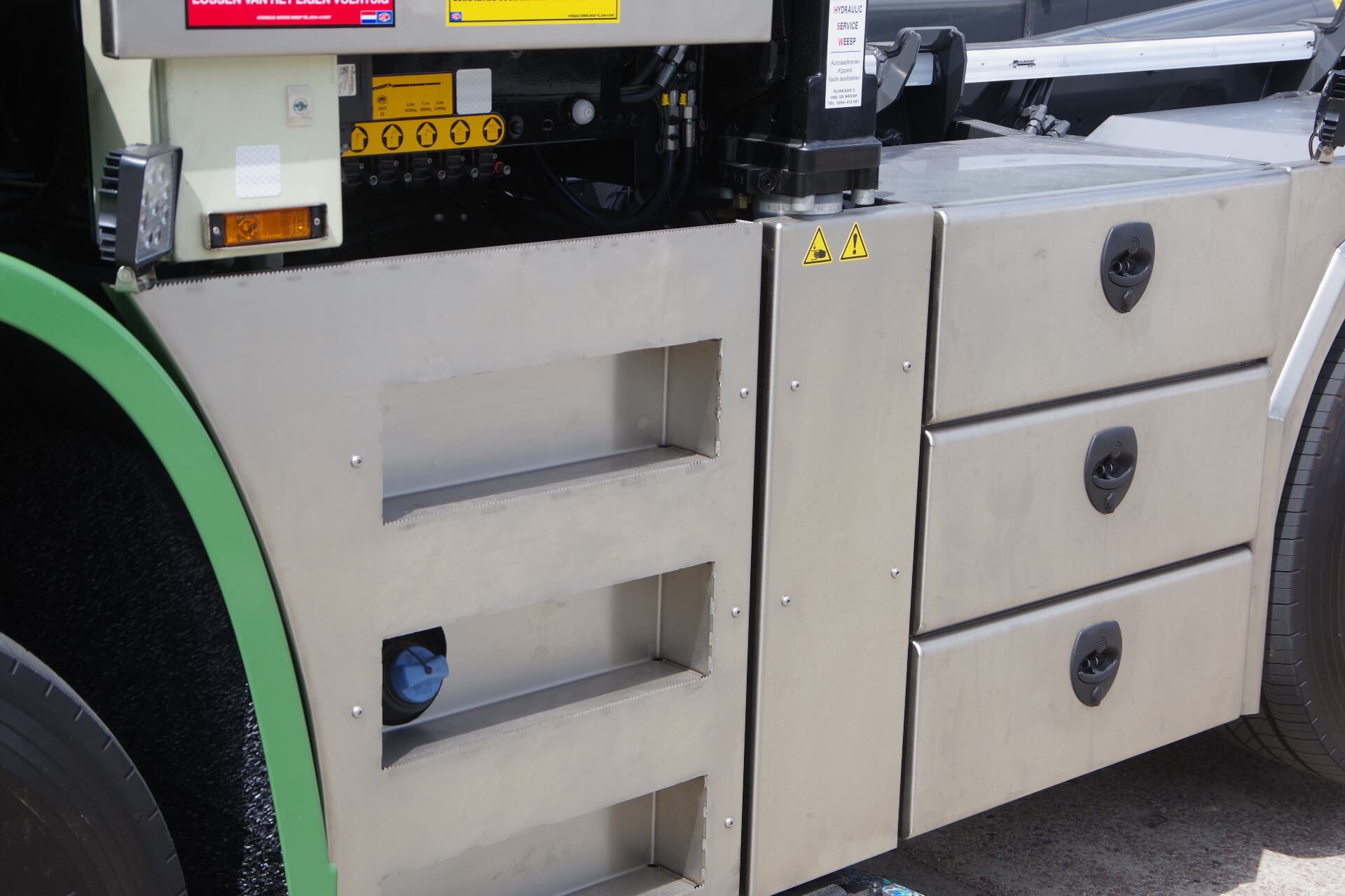 RVS opstap trede en kist