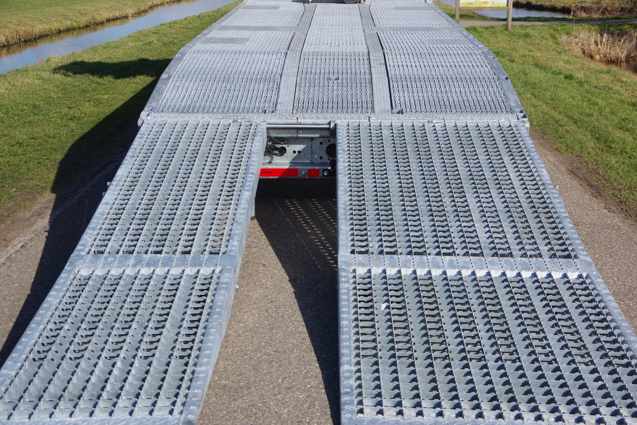 SCANIA 8x2 oprijkleppen aa1