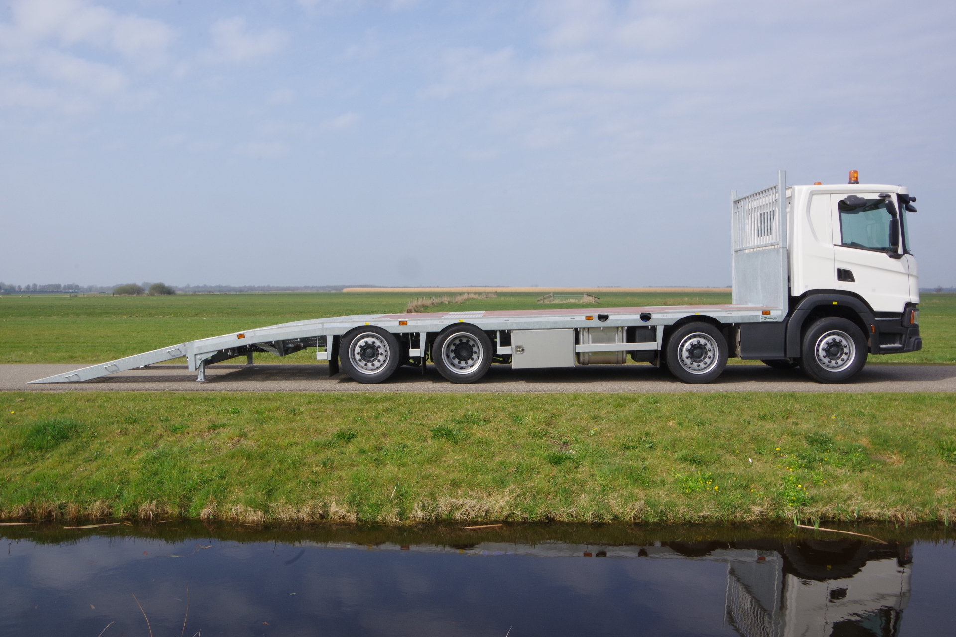 SCANIA 8x2 oprijwagen laadstand 11 gr