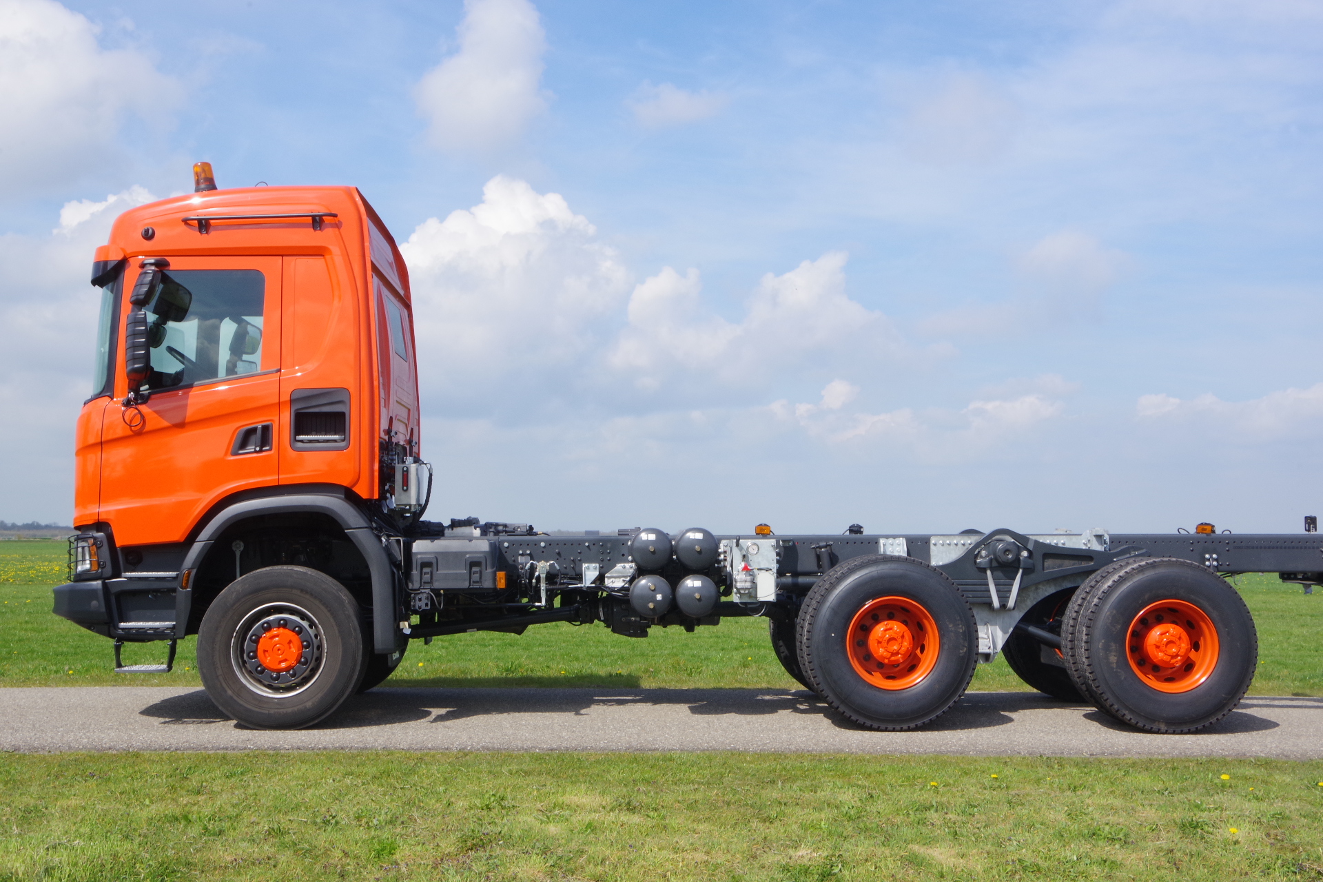 SCANIA_6x6_Wide-spread lz