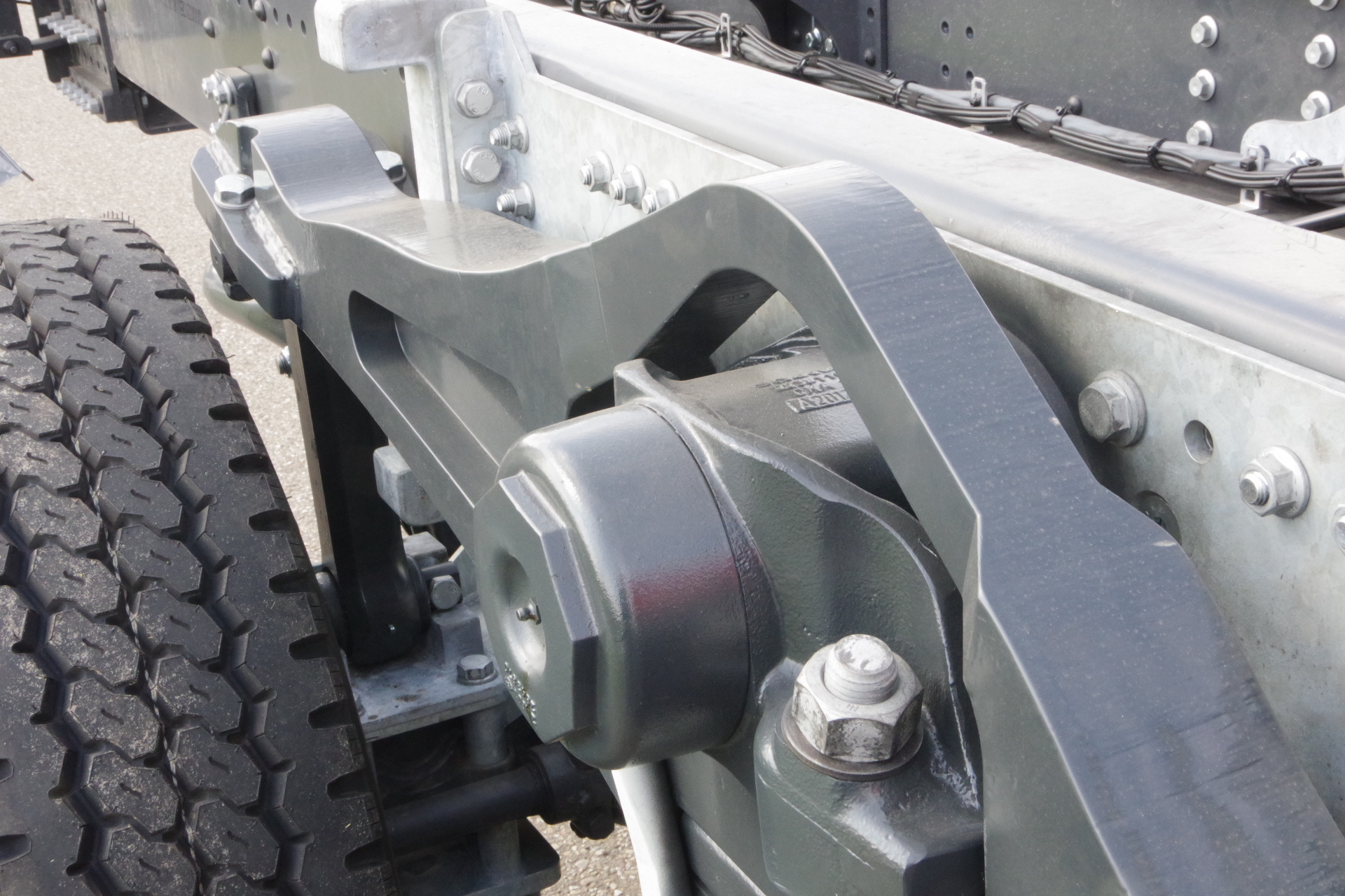 SCANIA_6x6_Wide-spread schommelstuk