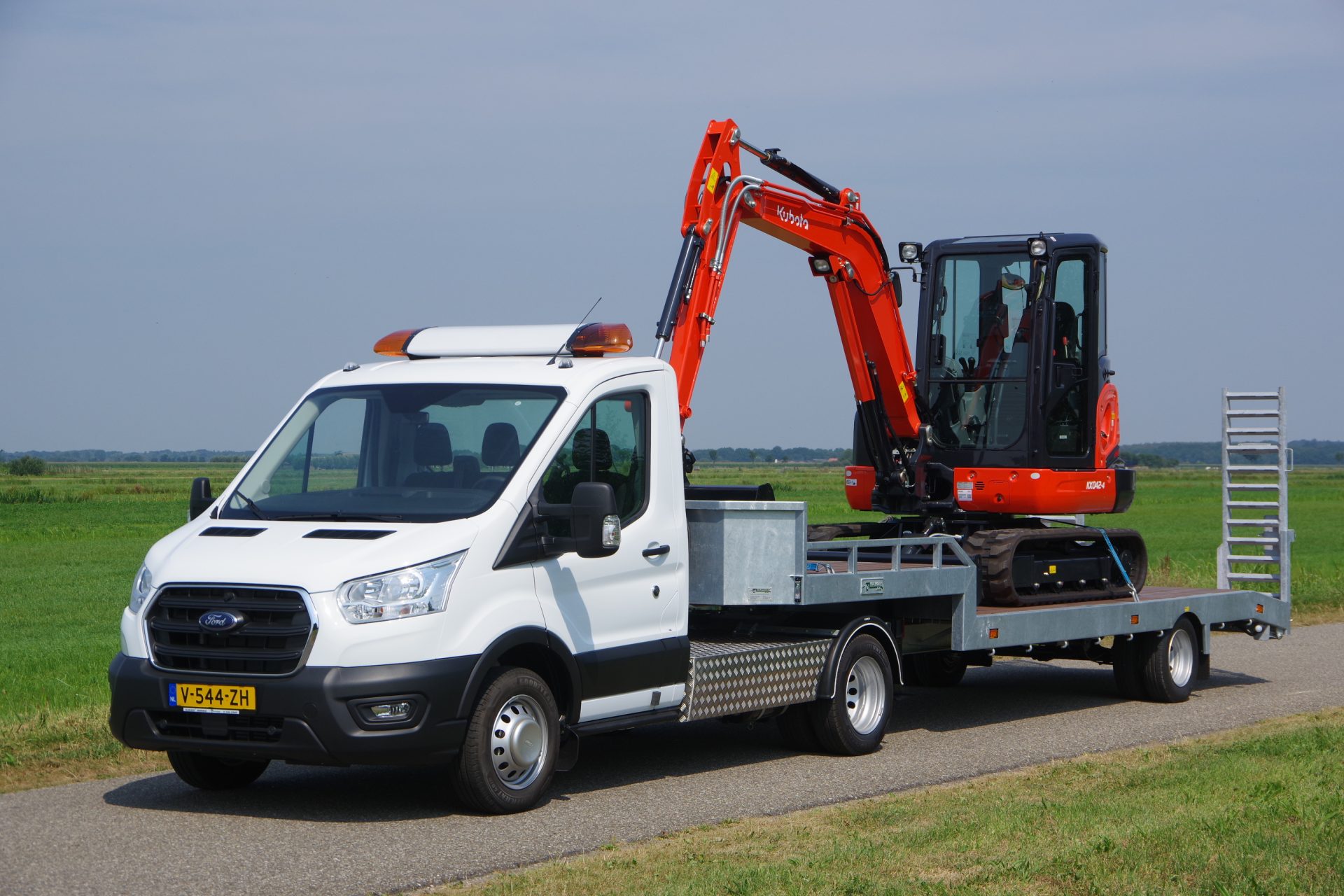 Transit 35-170 met 5m semi en Kubota KX 42-3 lv 4