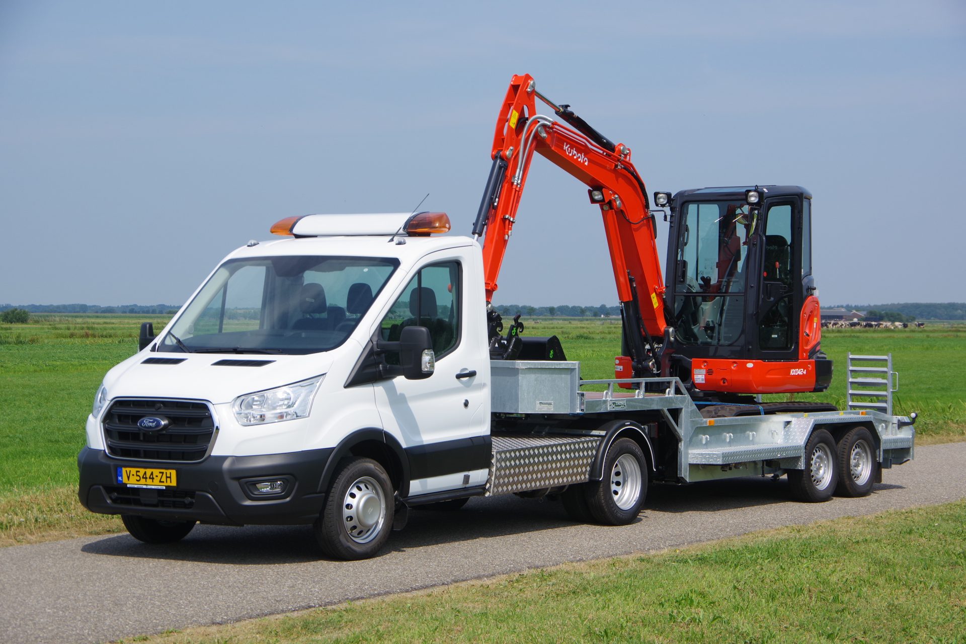 Transit 350 L1 met 3,6m Dieplader en Kubota KX 42-3 lv 1