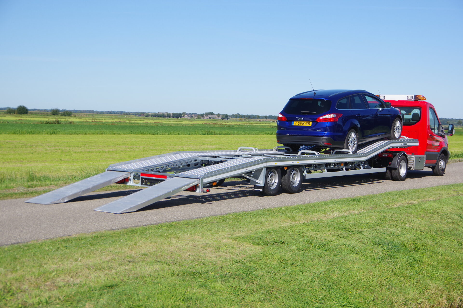 Transit met Auto oplegger Light Mondeo ra 2