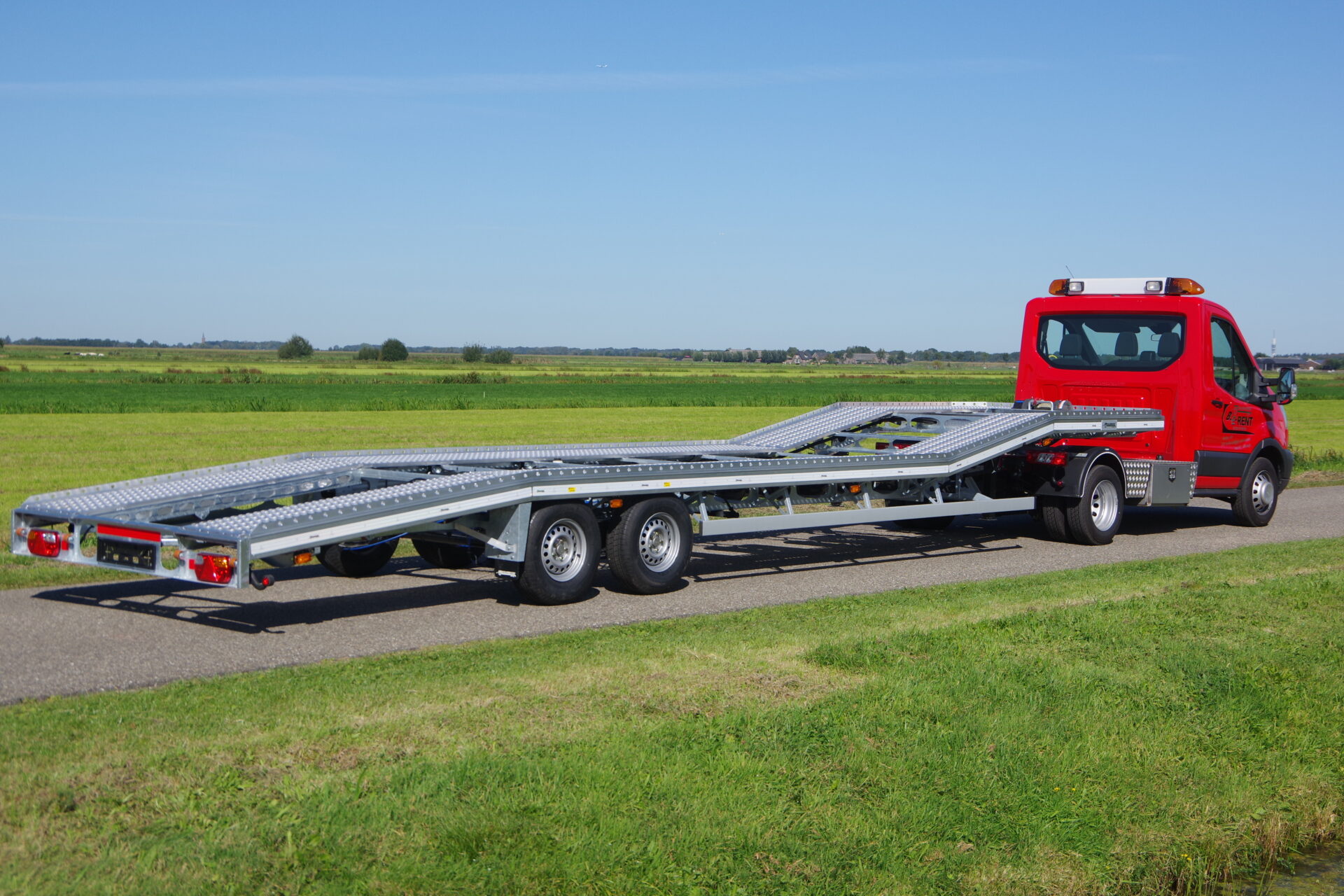 Transit met Auto oplegger Light ra 1