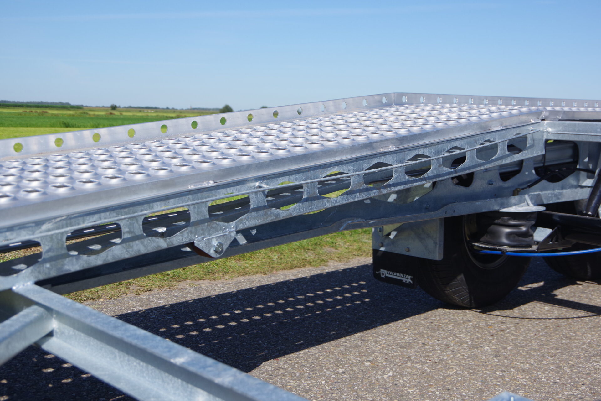 Uitgesneden rijgoot houder