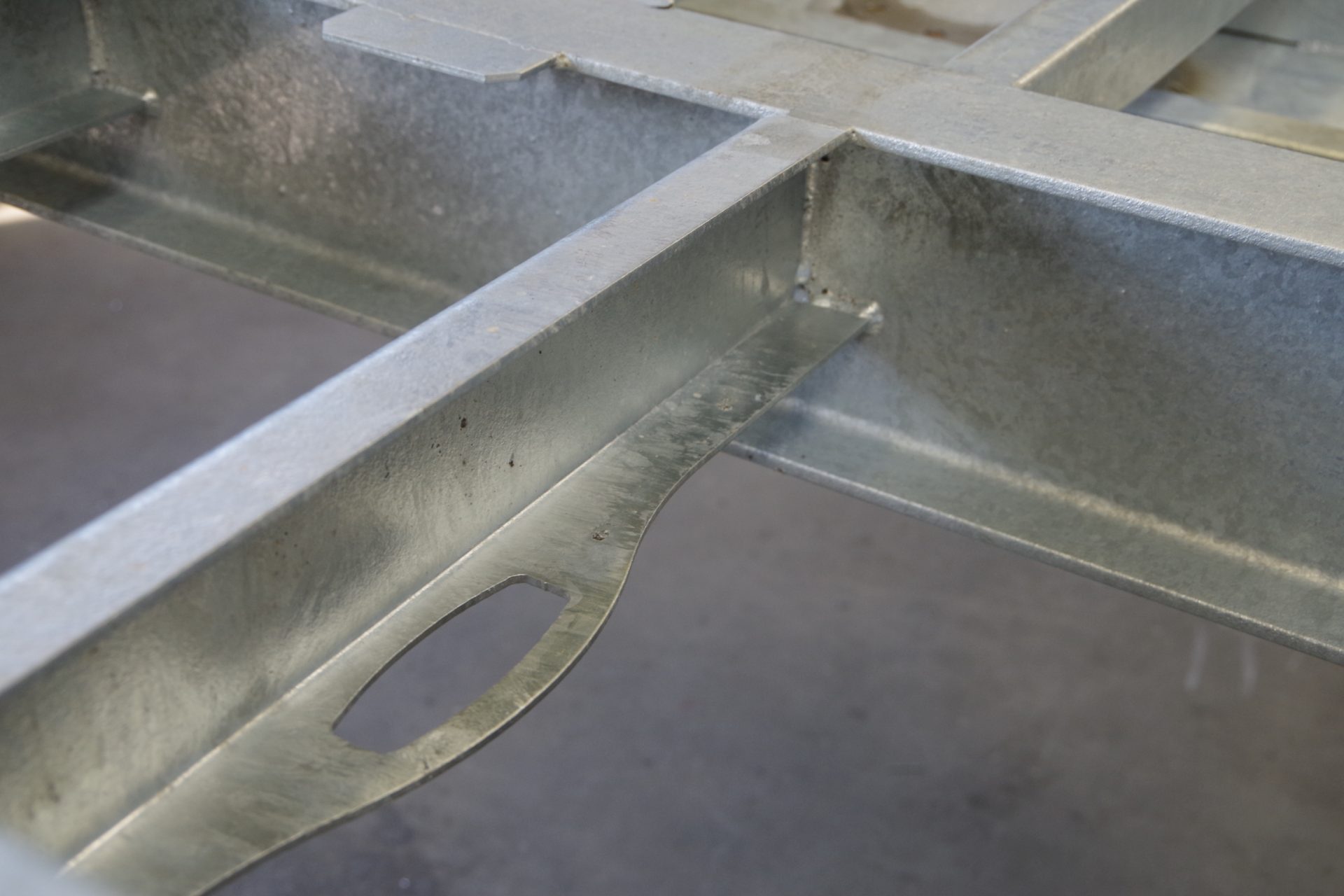 uithouders met spanband gleuf r