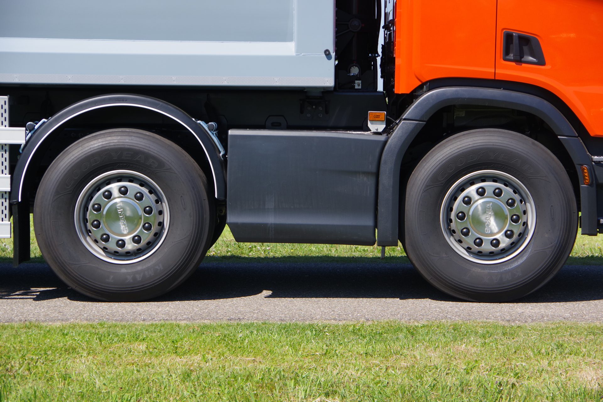 Uitlaat V8 tussen 1e en 2e as