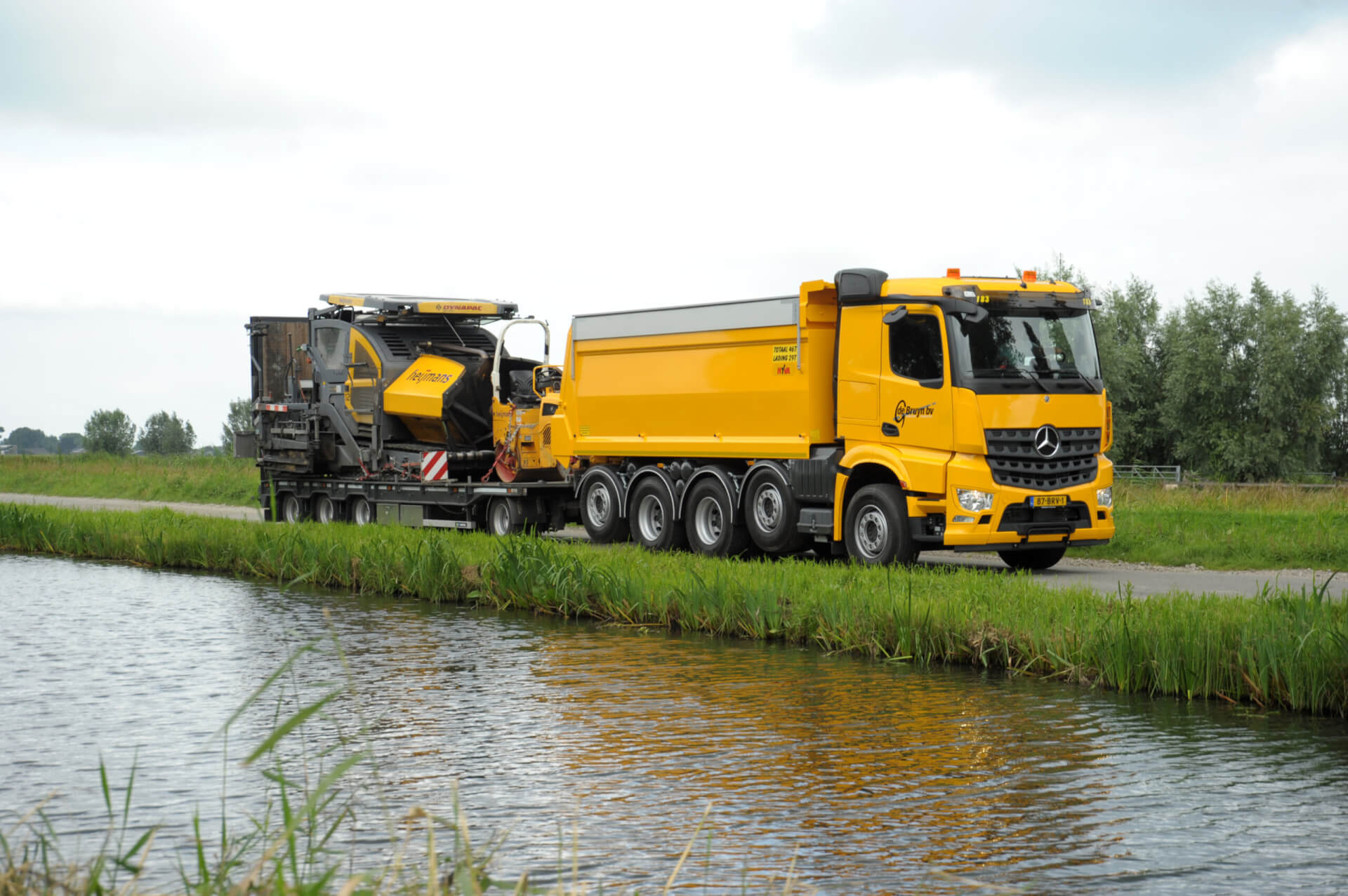 Veldhuizen-Mercedes Quadro 10x4 Asfalteer machine rv 4