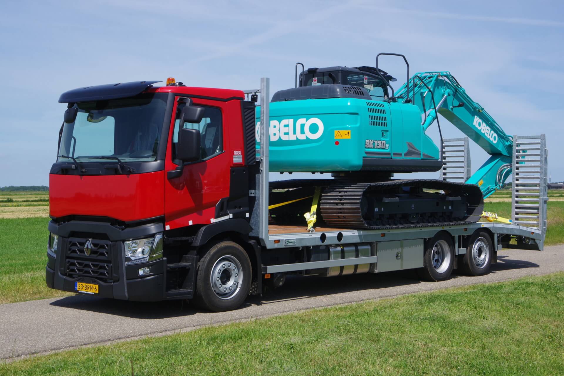 VELDHUIZEN-RENAULT-Oprijwagen Kobelco SK130 lv 1