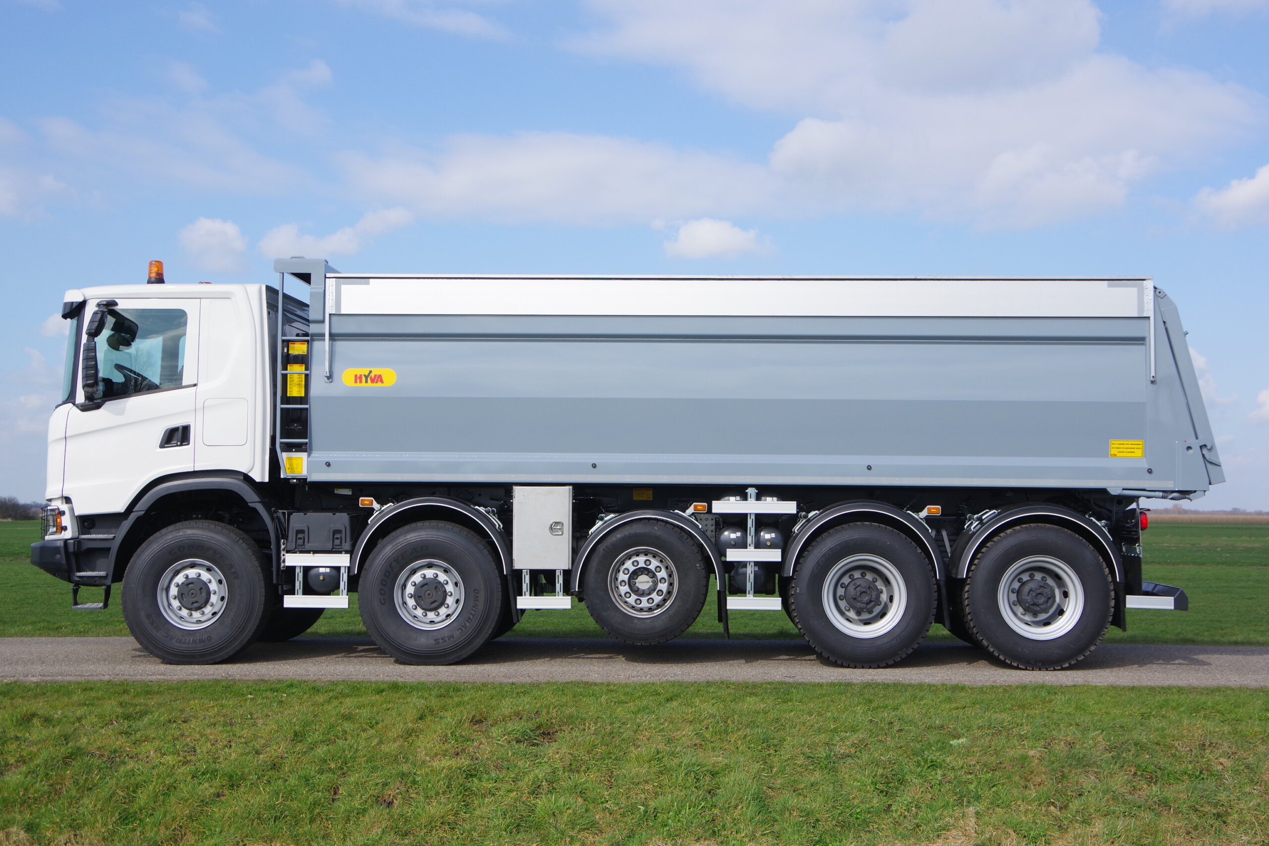 Veldhuizen-Scania-10x8 Hyva-Kipper lz