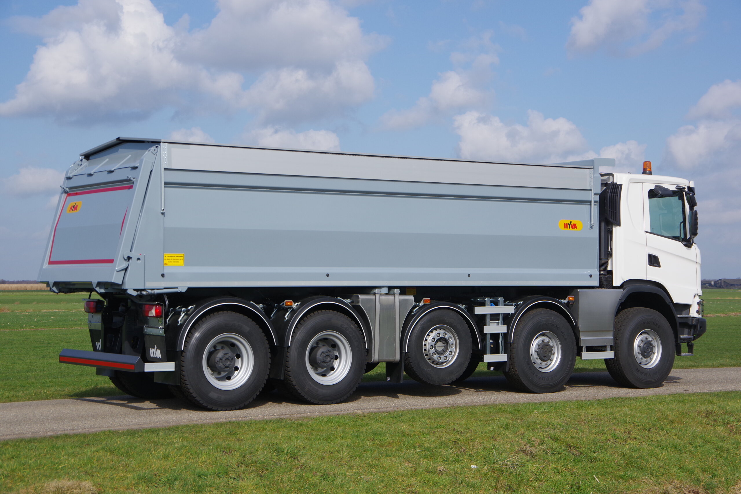 Veldhuizen-Scania-10x8 Hyva-Kipper ra 3