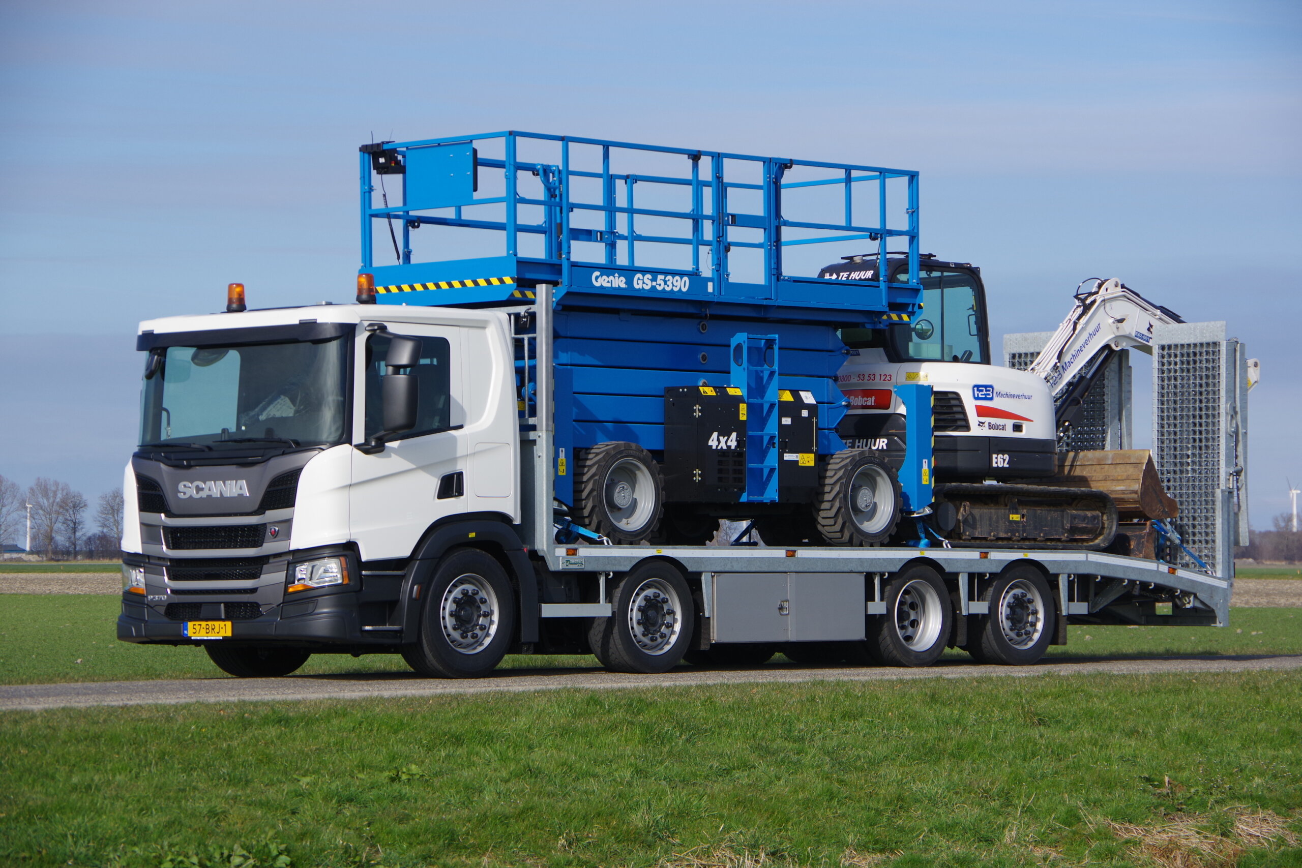 Veldhuizen SCANIA Oprijwagen 4-as met Genie-GS-5390 Bobcat lv 26
