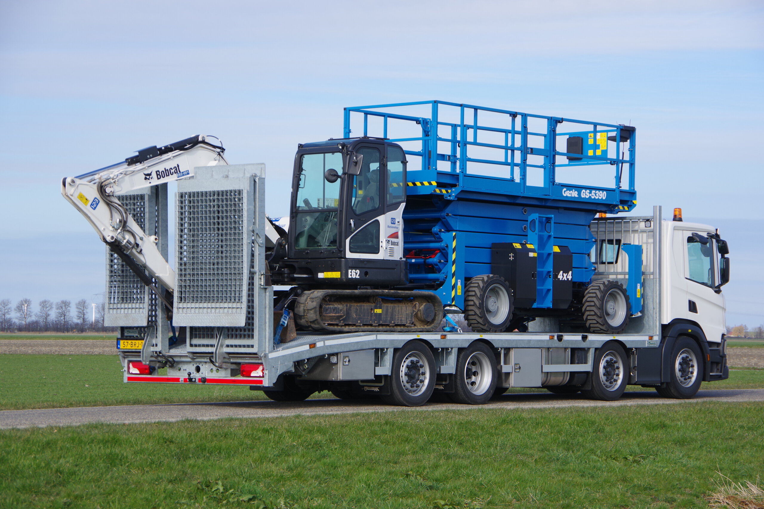 Veldhuizen SCANIA Oprijwagen 4-as met Genie-GS-5390 Bobcat ra 3