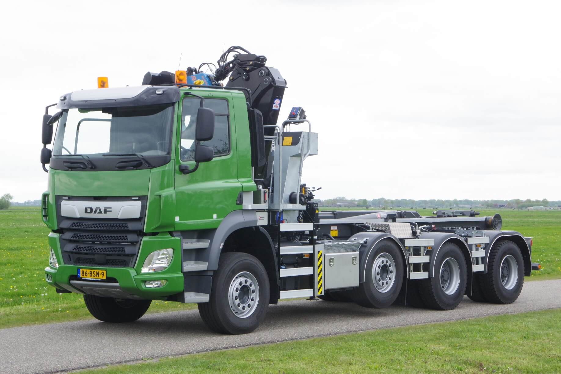 VELDHUIZEN_DAF-8x4-Wide-spread Heckers lv 3.