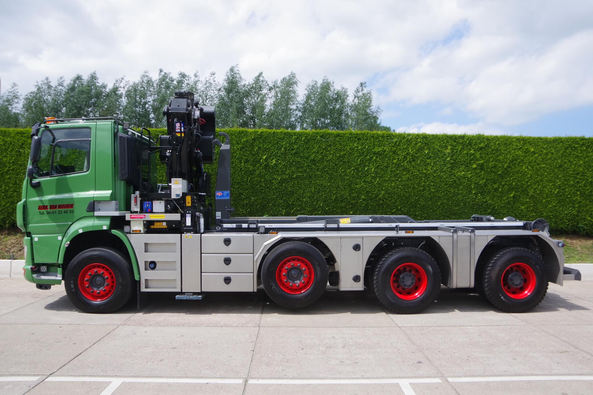 VELDHUIZEN_DAF-8x4-Wide-spread v Mourik lz