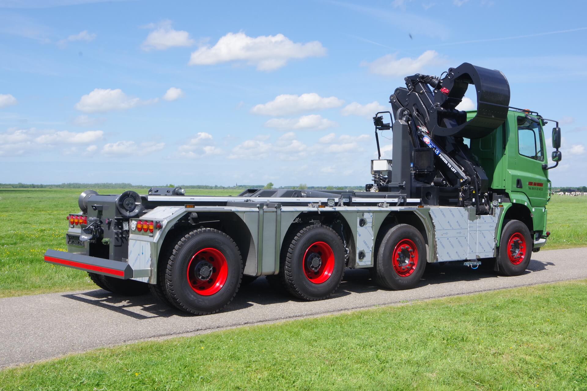 VELDHUIZEN_DAF-8x4-Wide-spread v Mourik ra 1