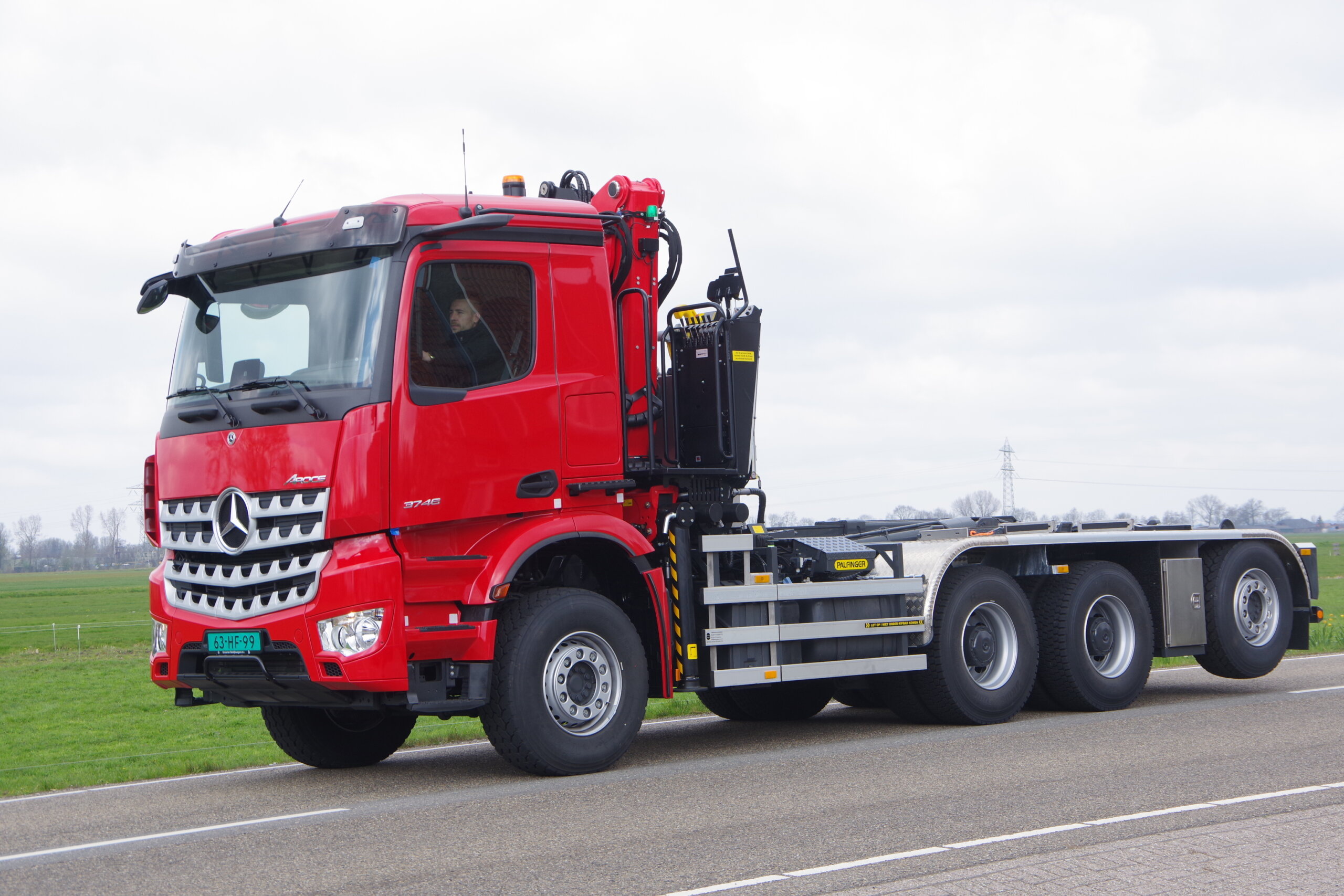 VELDHUIZEN_MERCEDES-H4A 3946 lv 3