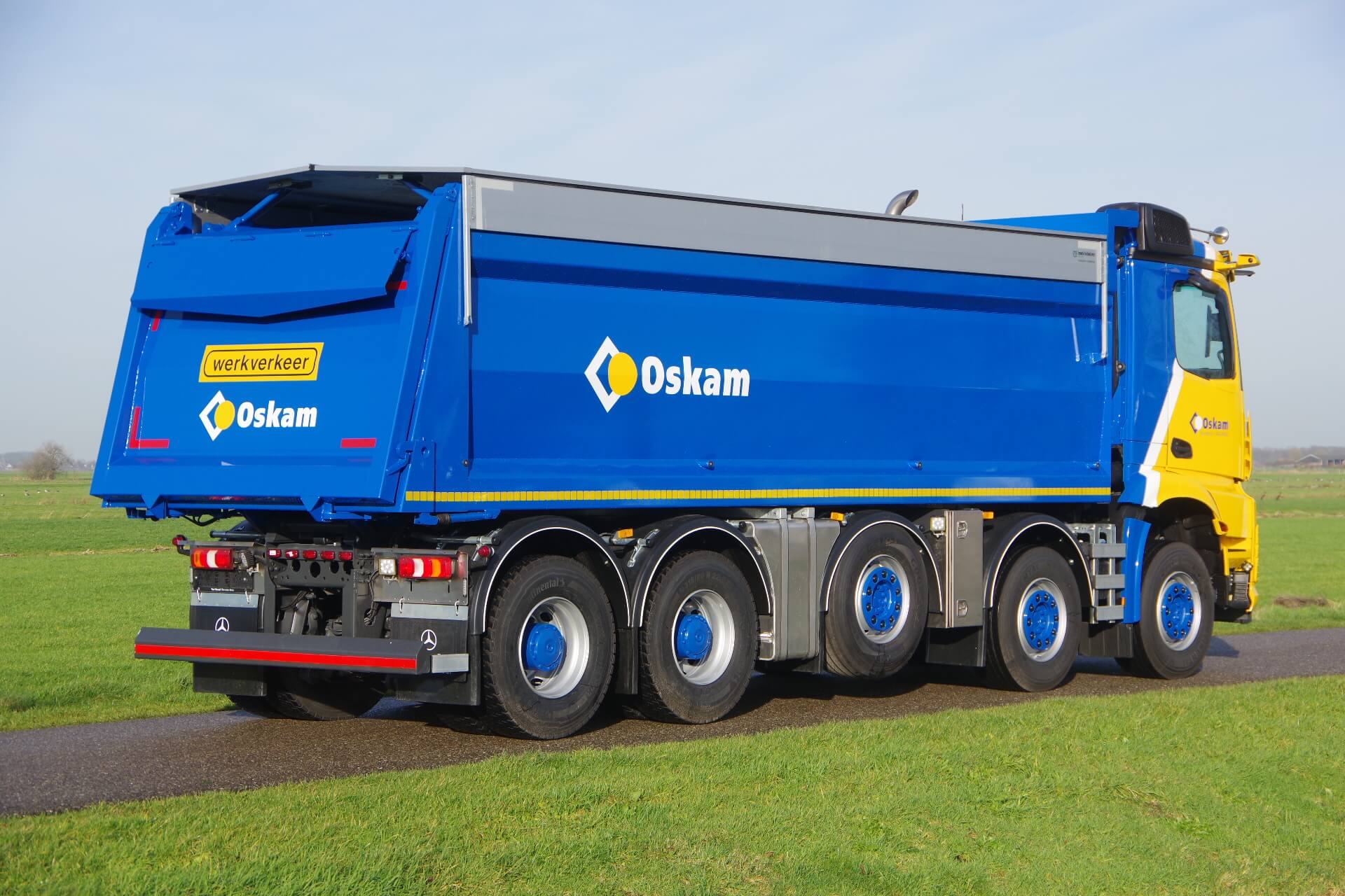 VELDHUIZEN_MERCEDES_10x4_Oskam ra 2