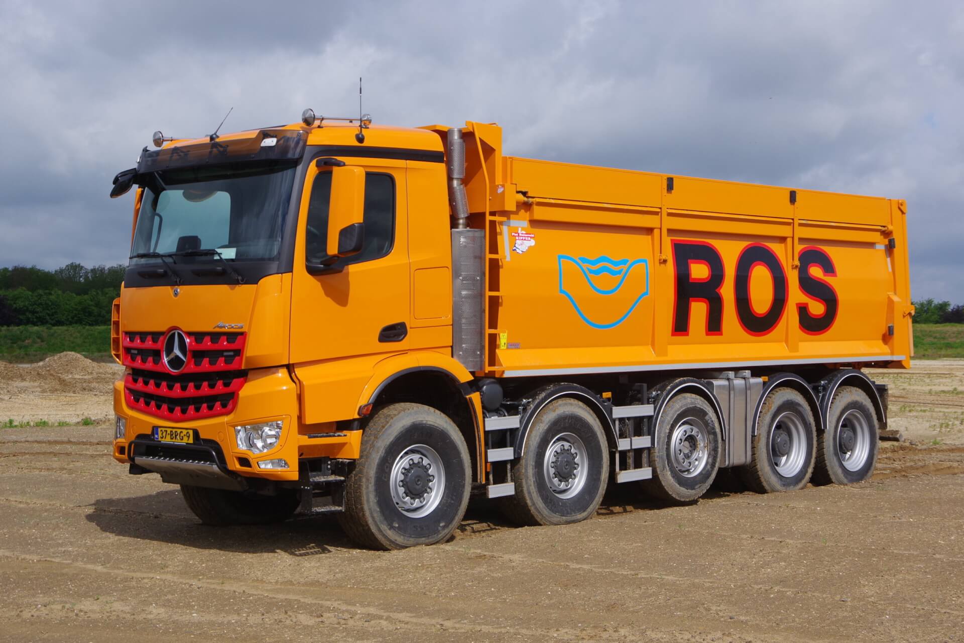 VELDHUIZEN_MERCEDES_ROS_10x8 30 T geladen