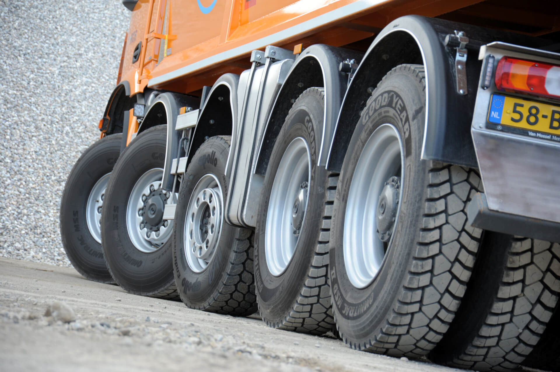 VELDHUIZEN_MERCEDES_ROS_10x8 Banden