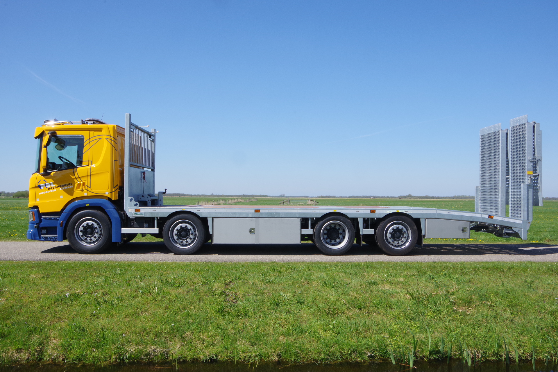 Veldhuizen_SCANIA_8x2_Oprijwagen fa Pol lz 2