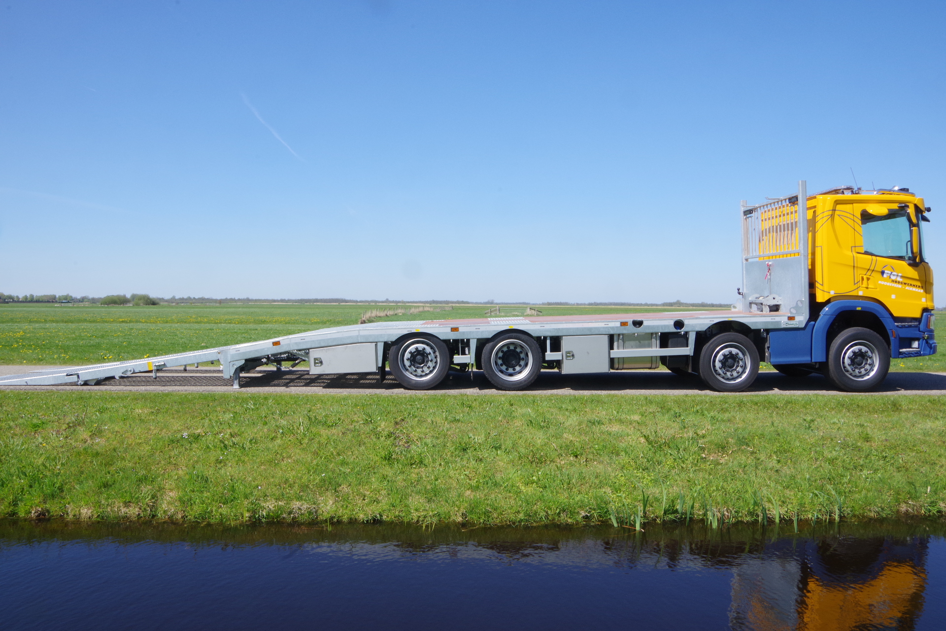 Veldhuizen_SCANIA_8x2_Oprijwagen klep open rz