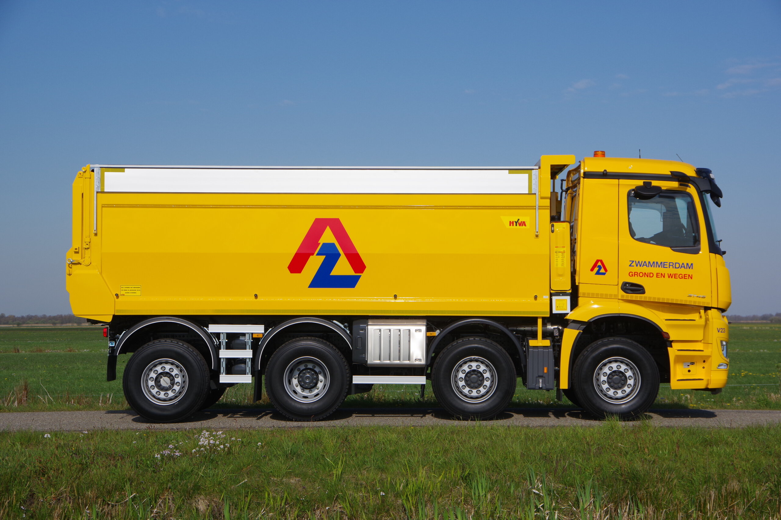 VELDHUIZEN_ZWAMMERDAM_MERCEDES 8x2 Asfalt rz