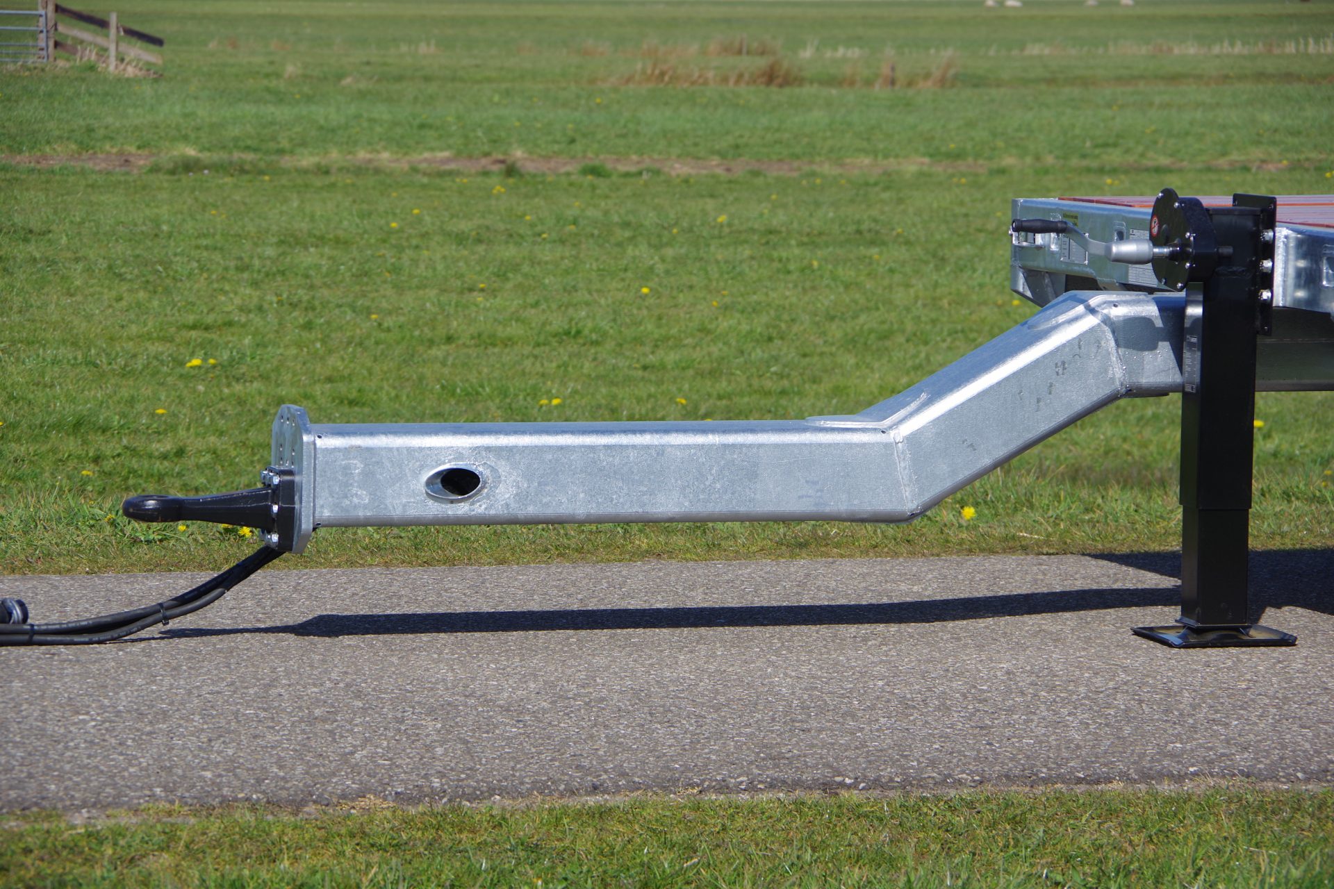 Verlaagde dissel voor onderbouw trekhaak 1