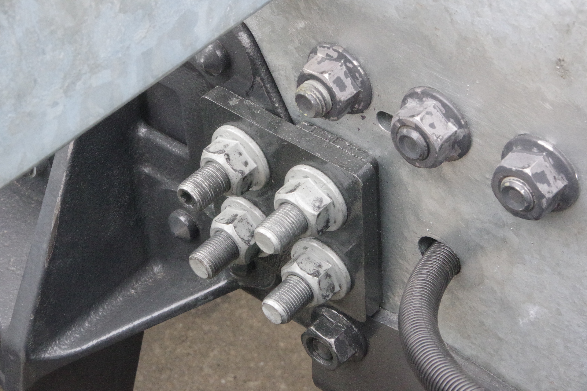 Versterkingplaat bij hulpraam