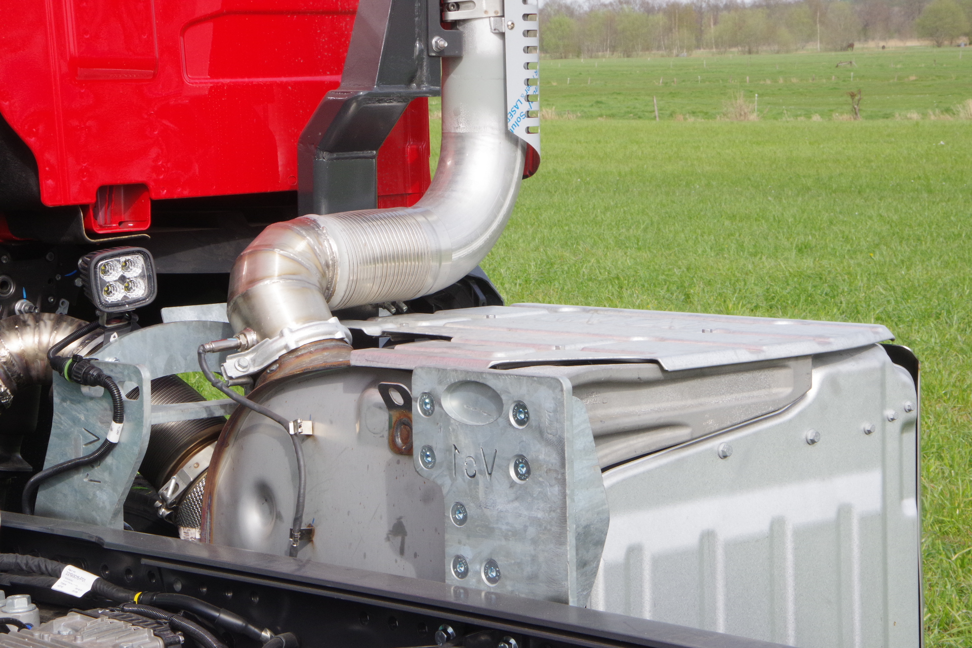 VOLVO 10x4 FMX uitlaat 24 cm boven chassis l