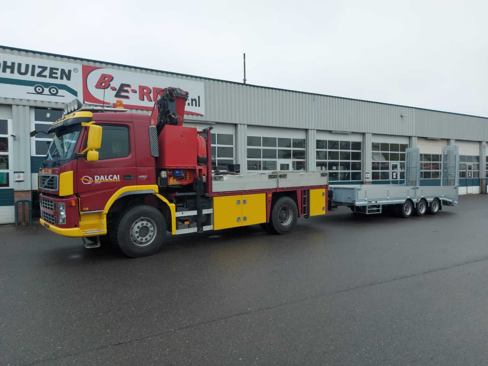 VOLVO Dalcai met 22 T Tridem semi