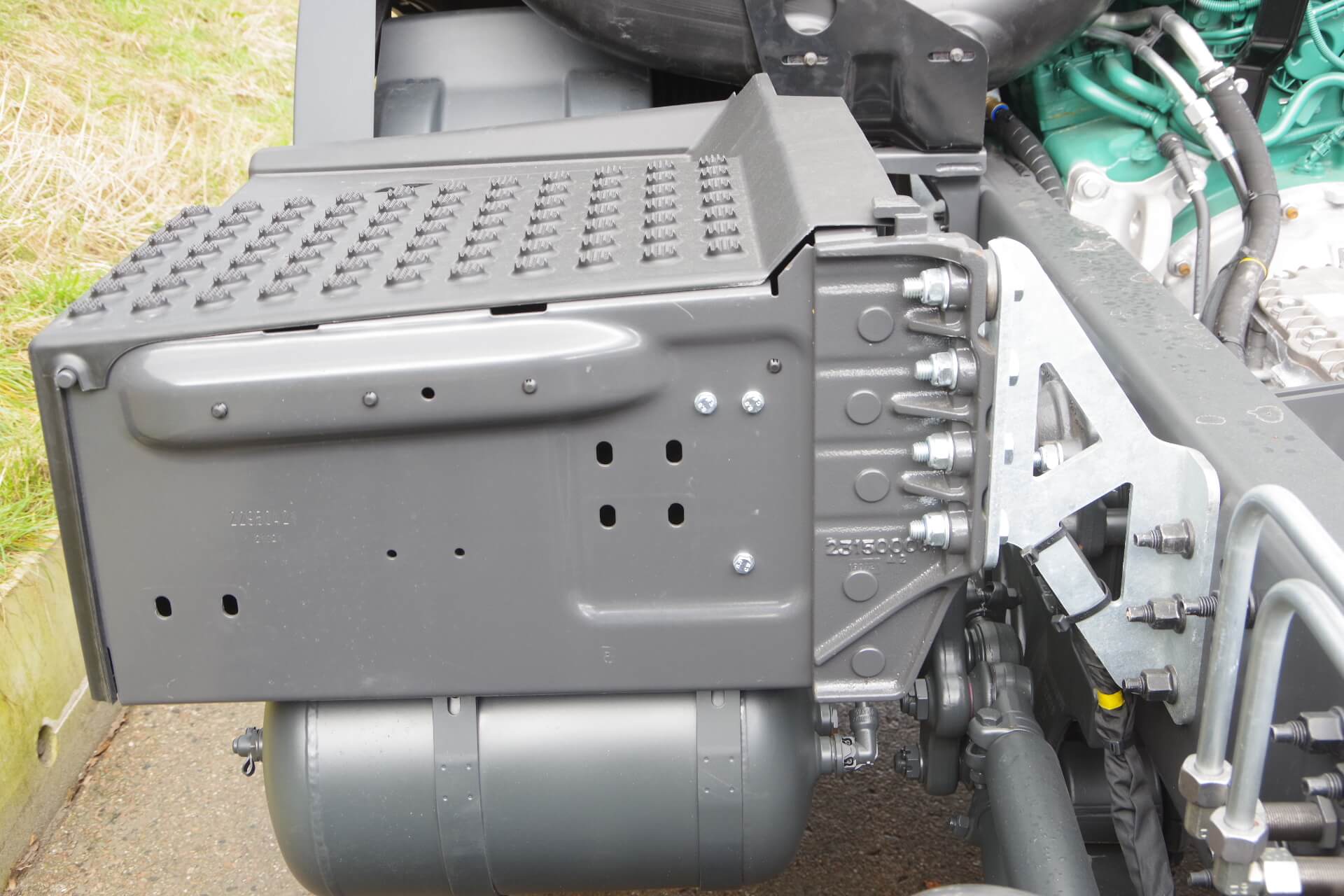 VOLVO_10x4_midlift accu montage